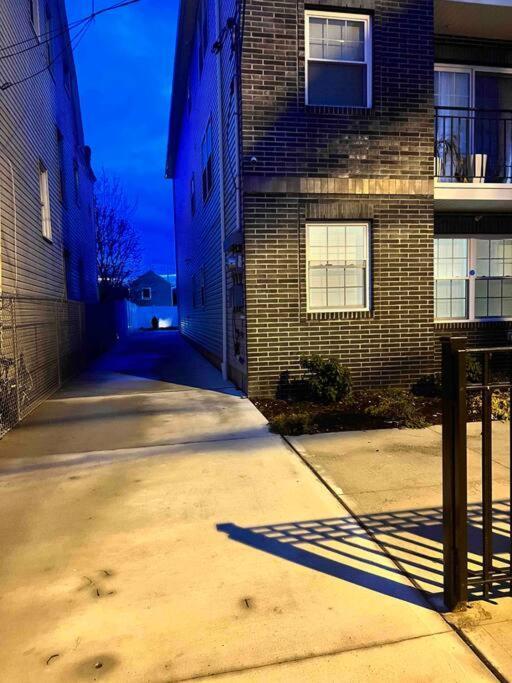 Luxury **Cozy• 2 Bedroom 2 Min. From Ewr / Newark Downtown Exteriör bild
