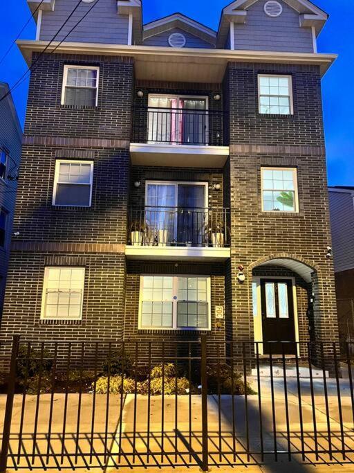 Luxury **Cozy• 2 Bedroom 2 Min. From Ewr / Newark Downtown Exteriör bild